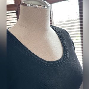 Longe sleeve black knit top